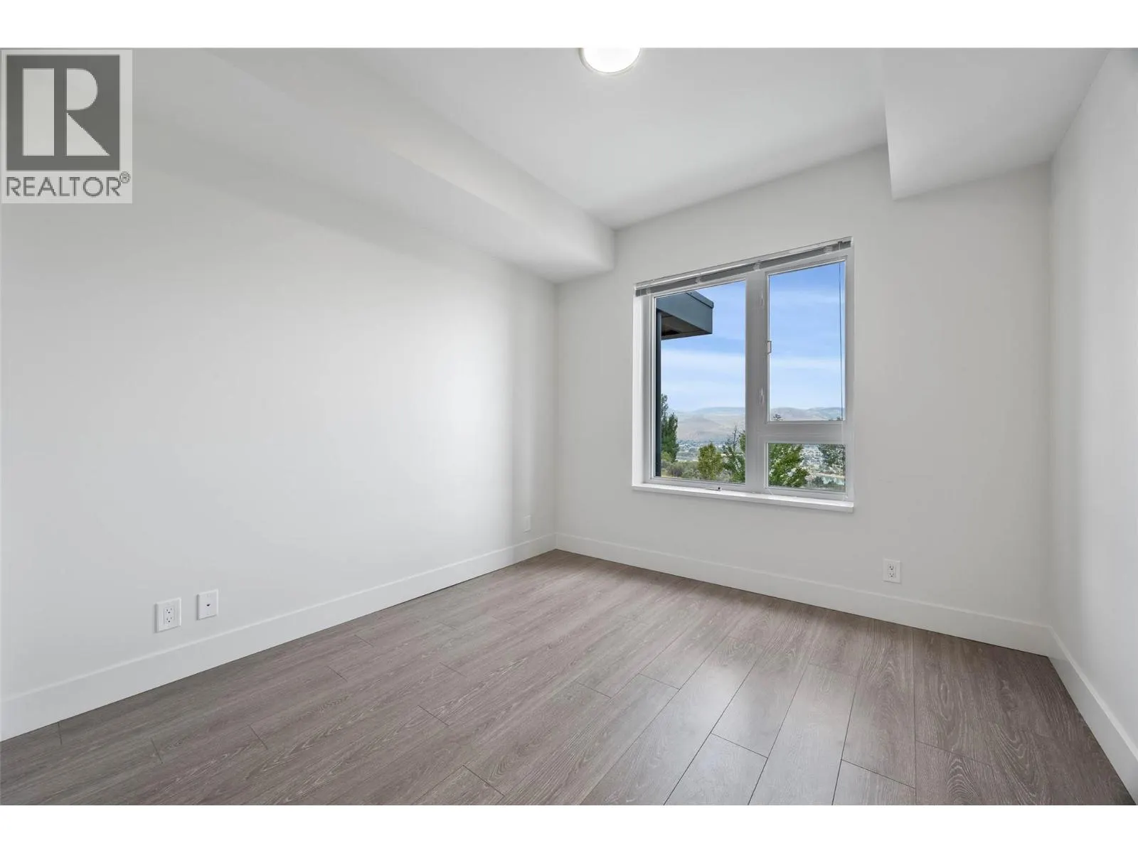 885 University Drive Unit# 201
