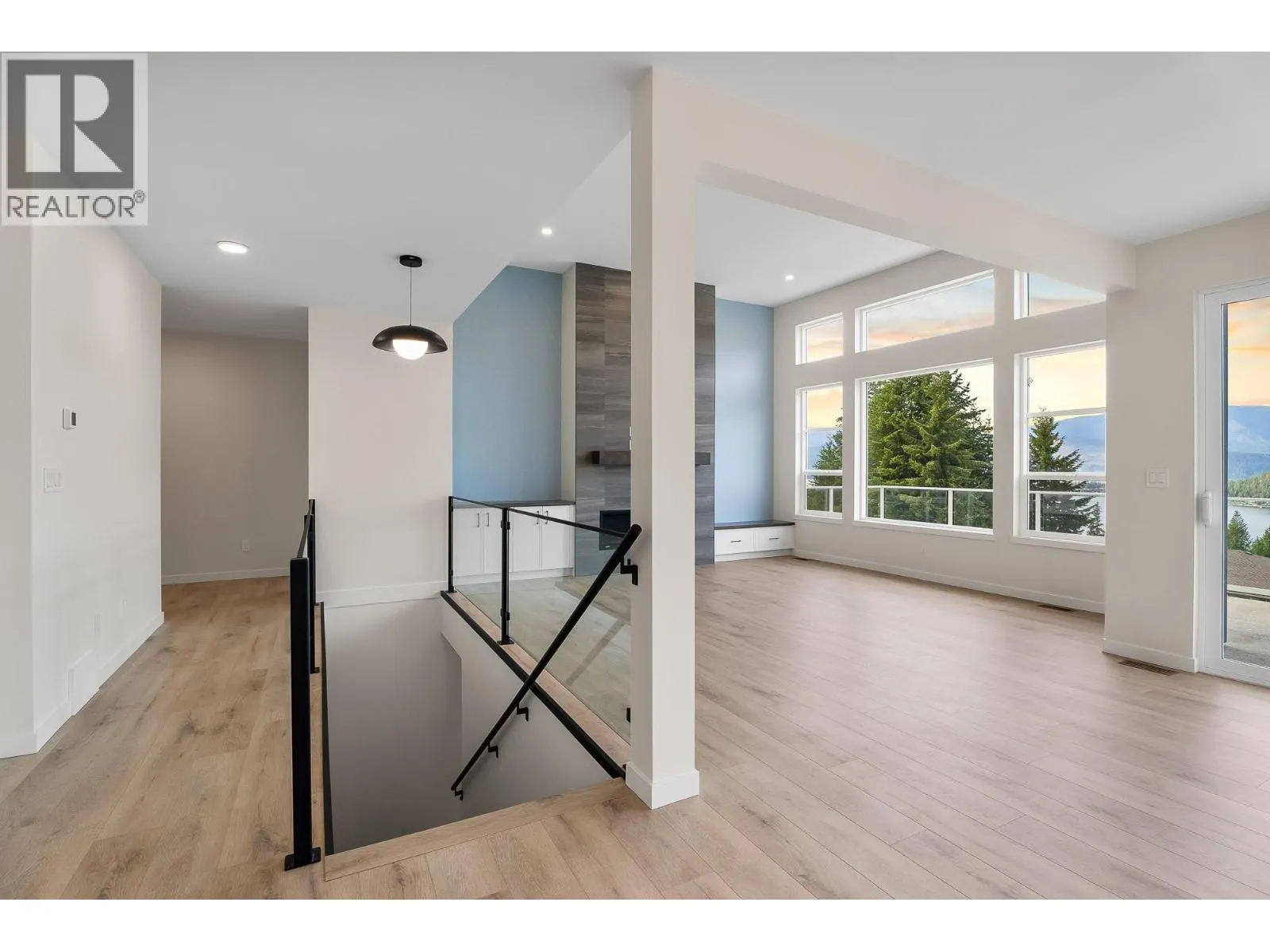 2594 Grand View Place