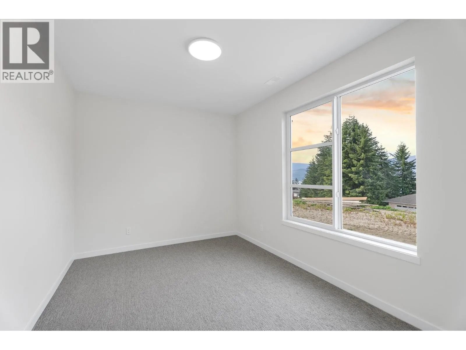 2594 Grand View Place