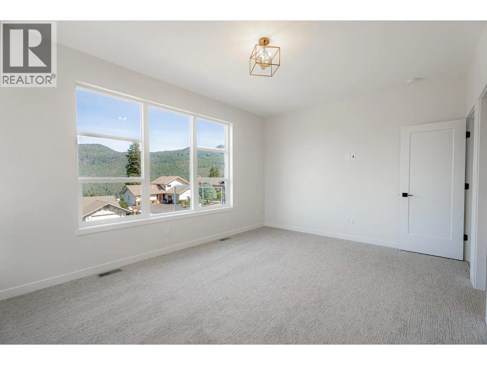 2594 Grand View Place