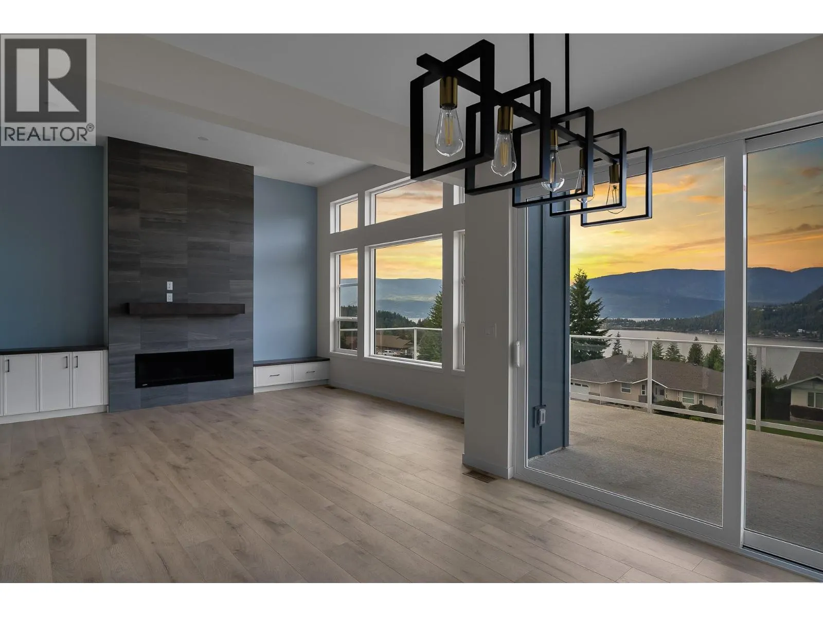 2594 Grand View Place