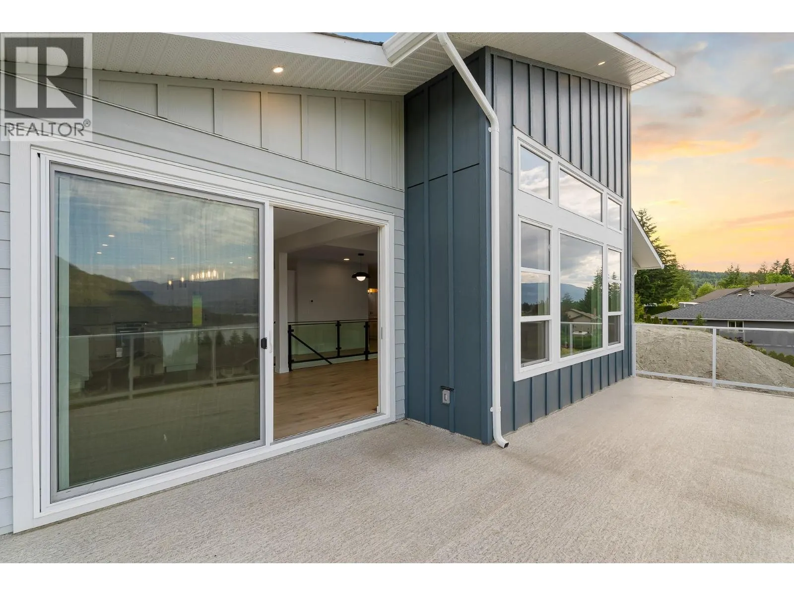 2594 Grand View Place