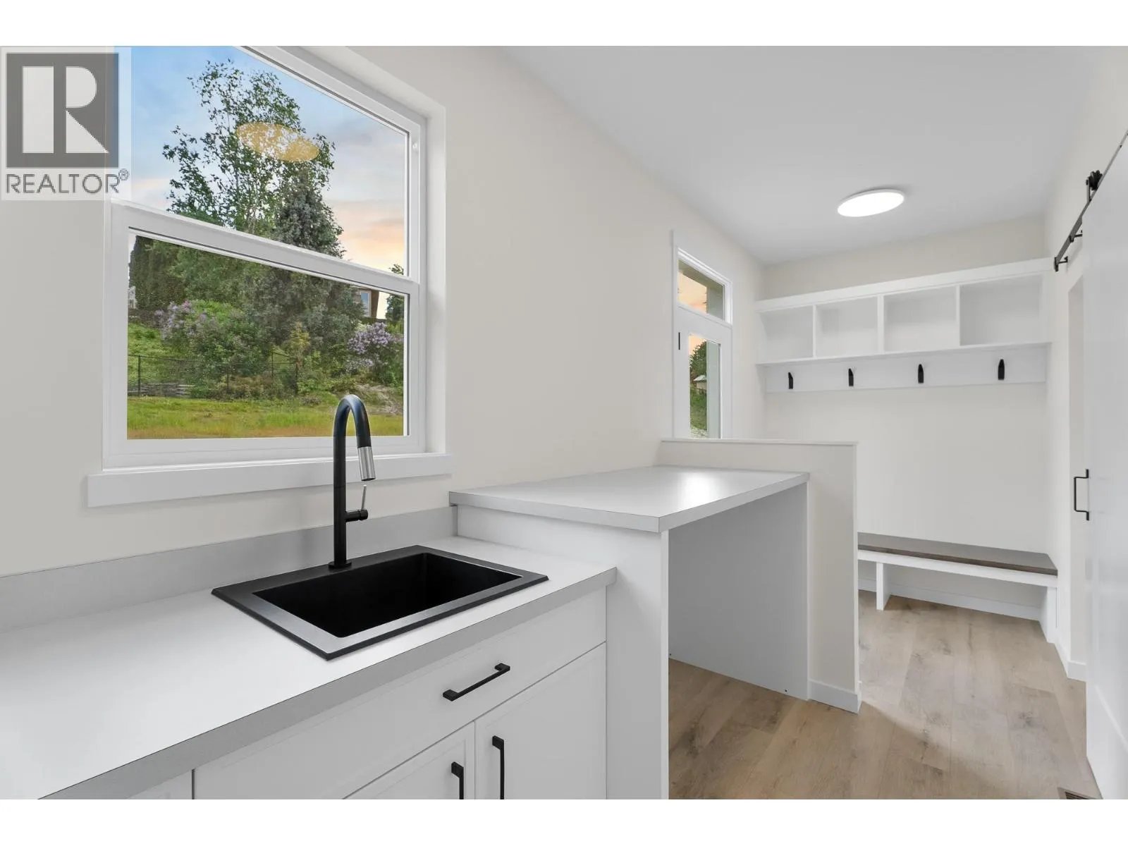2594 Grand View Place