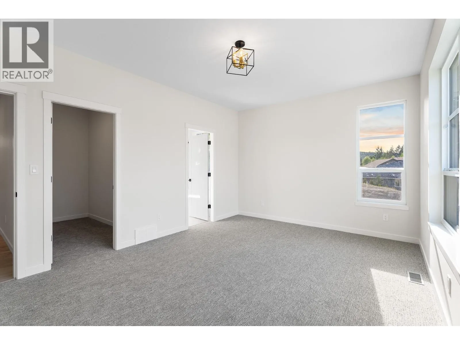 2594 Grand View Place