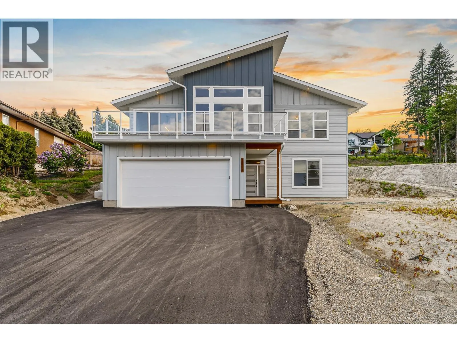 2594 Grand View Place