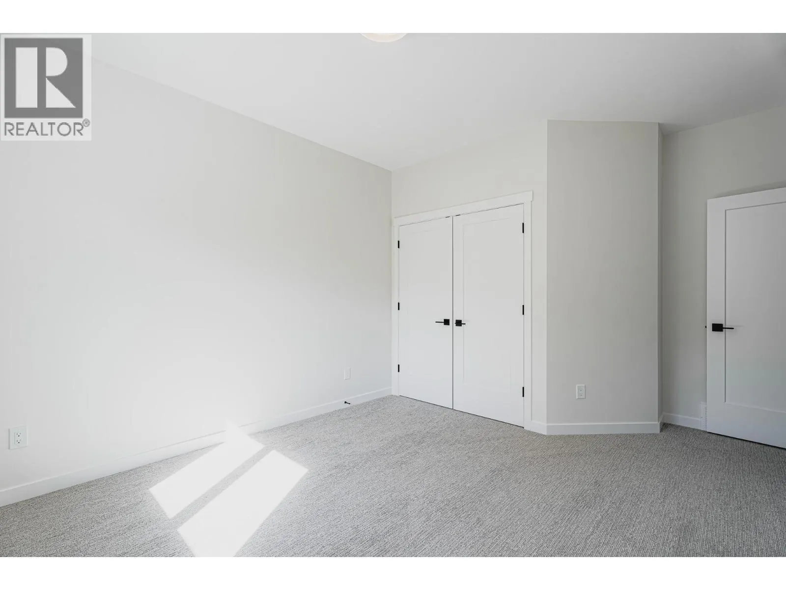 2594 Grand View Place