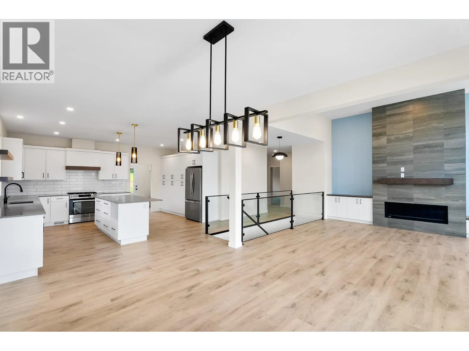 2594 Grand View Place