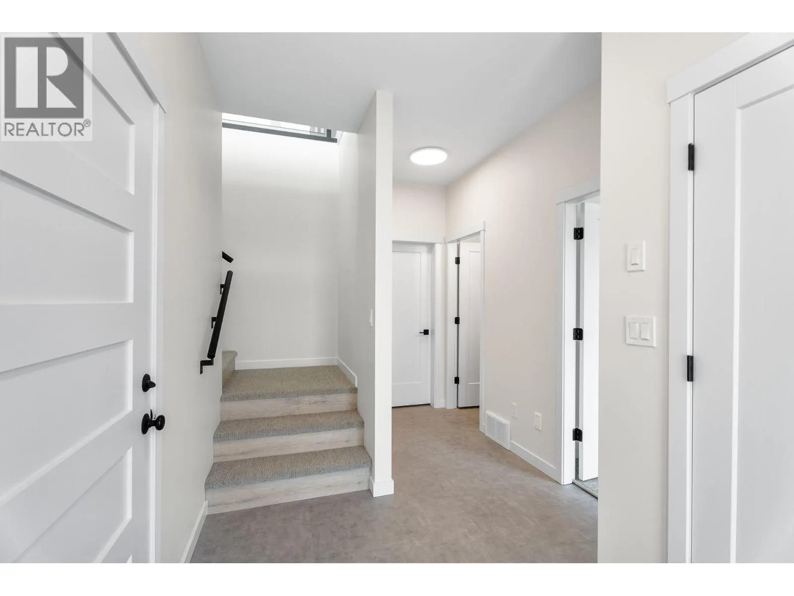 2594 Grand View Place