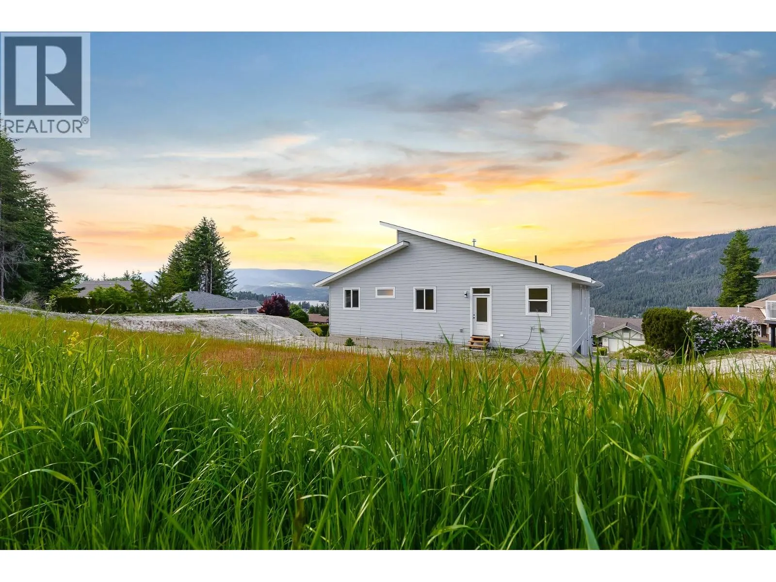 2594 Grand View Place