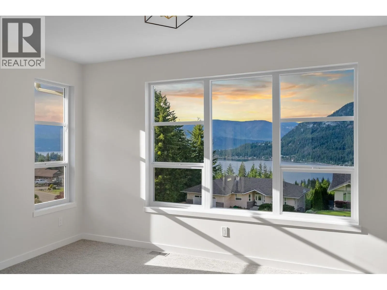 2594 Grand View Place