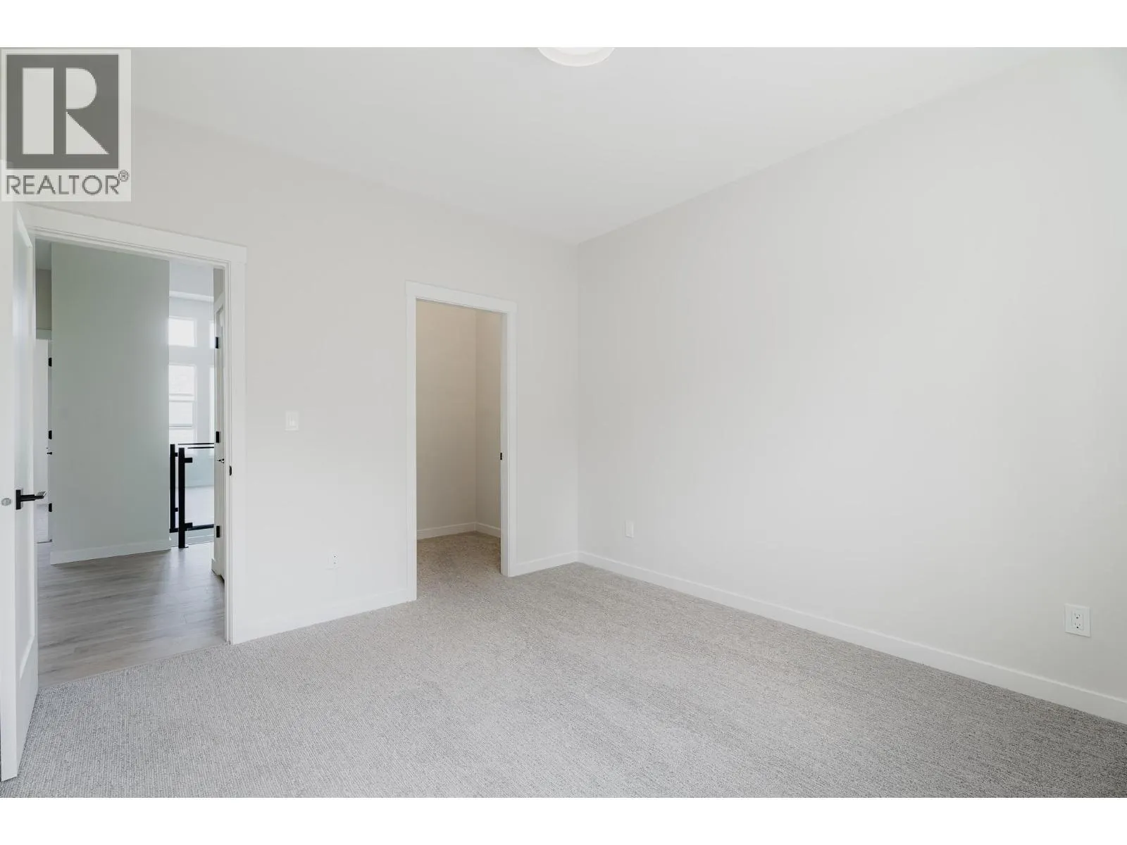 2594 Grand View Place