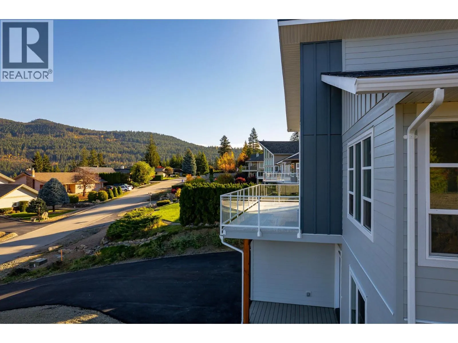 2594 Grand View Place
