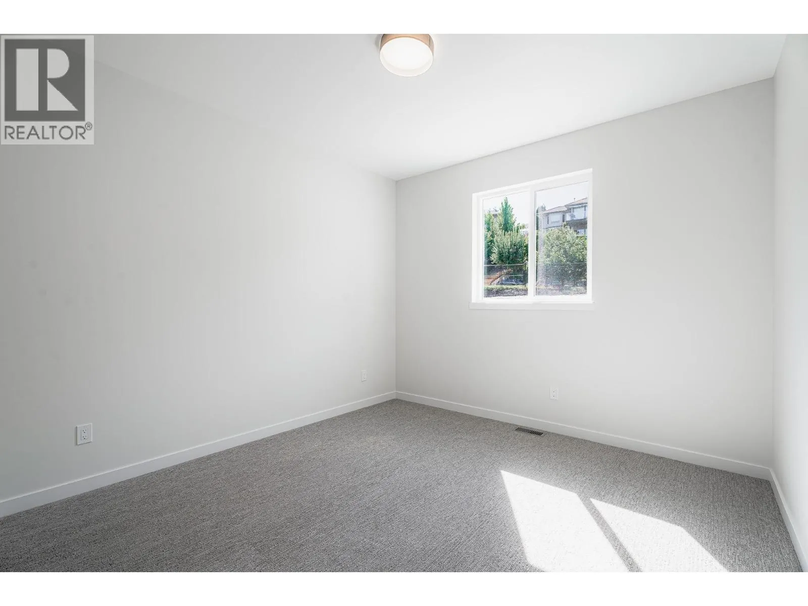 2594 Grand View Place