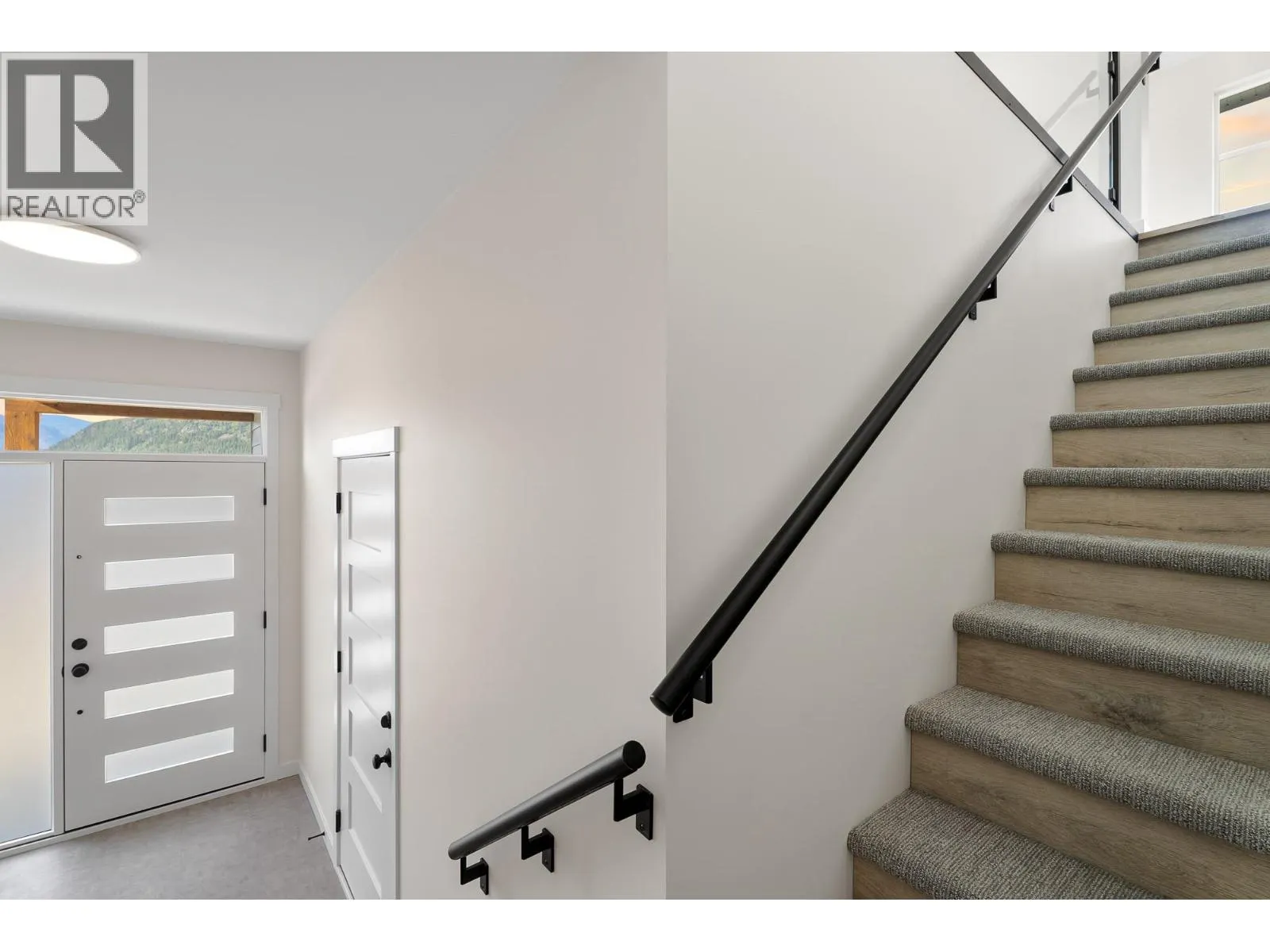 2594 Grand View Place
