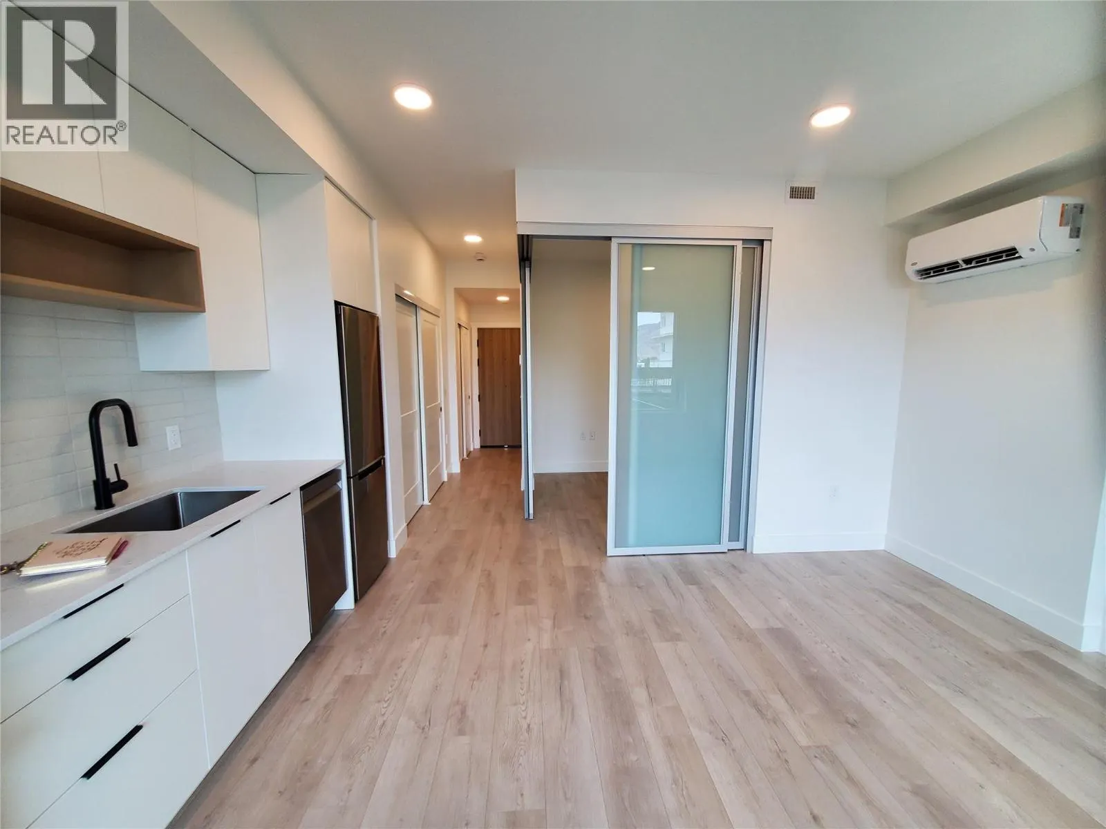 620 Coronation Avenue Unit# 211