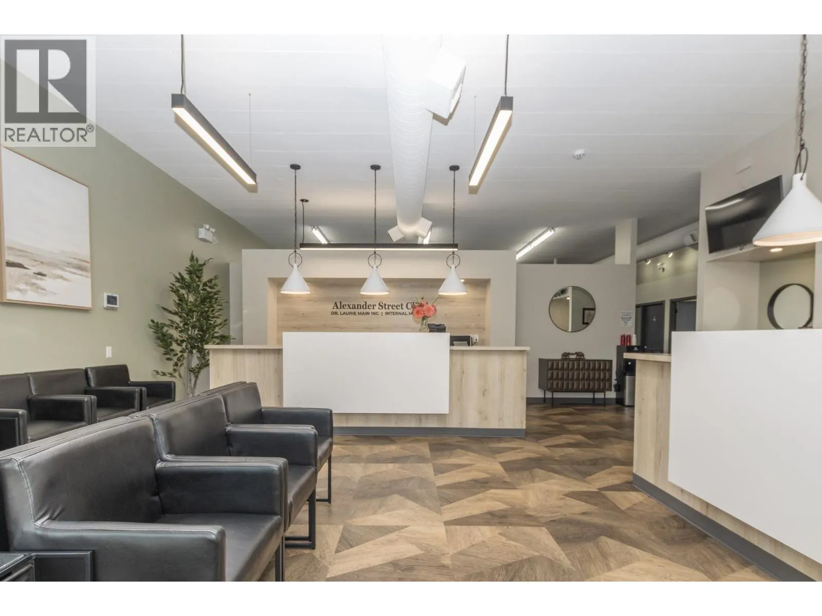 380 Alexander Street NE