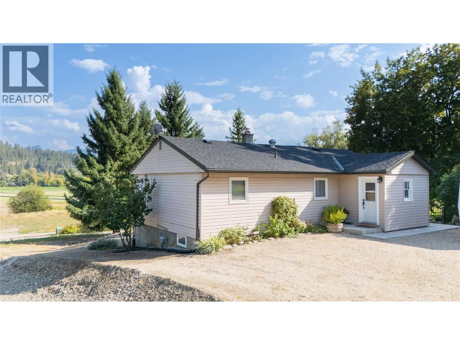 2506 Shuswap Avenue