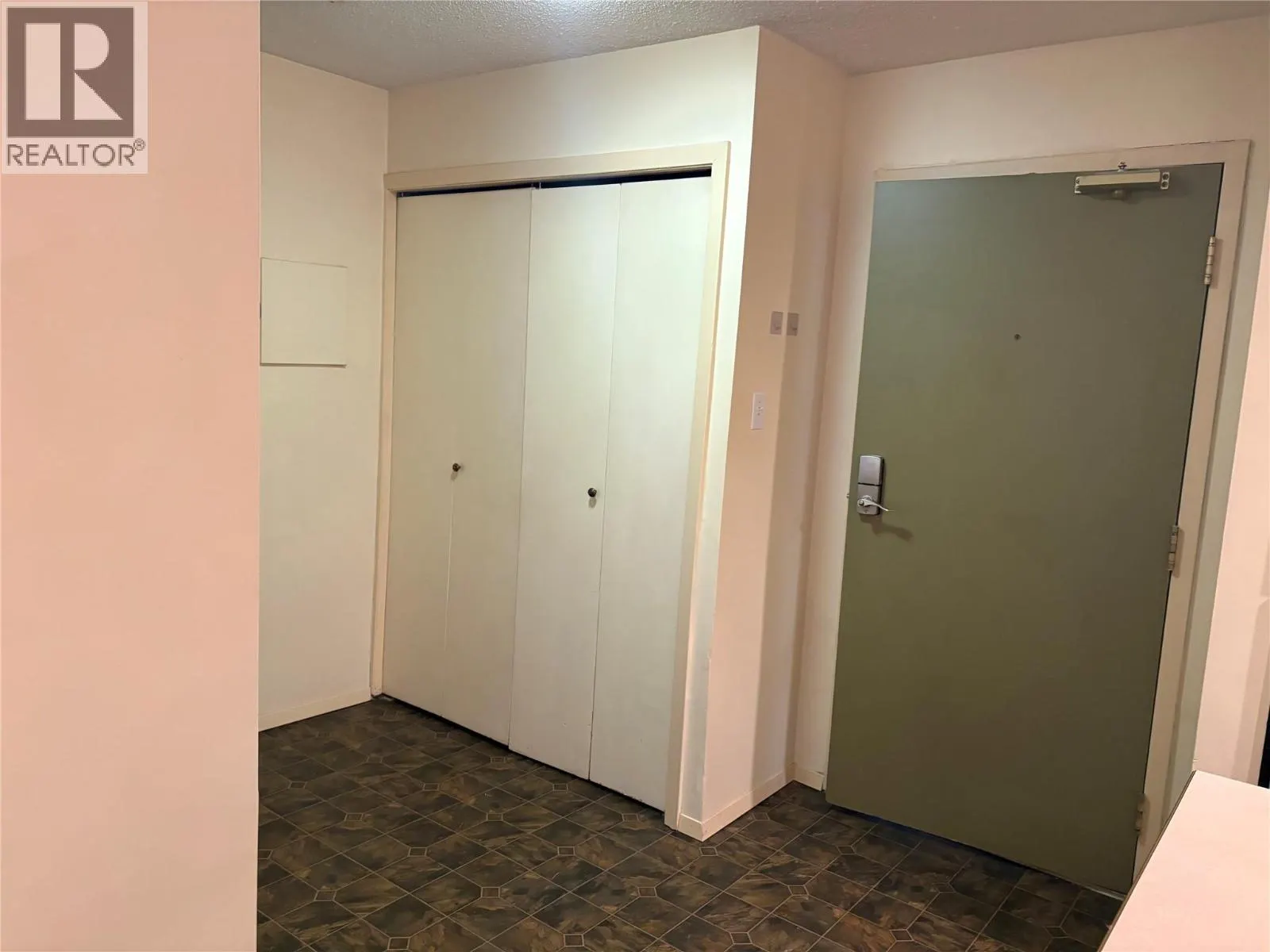 2035 Panorama Drive Unit# 116