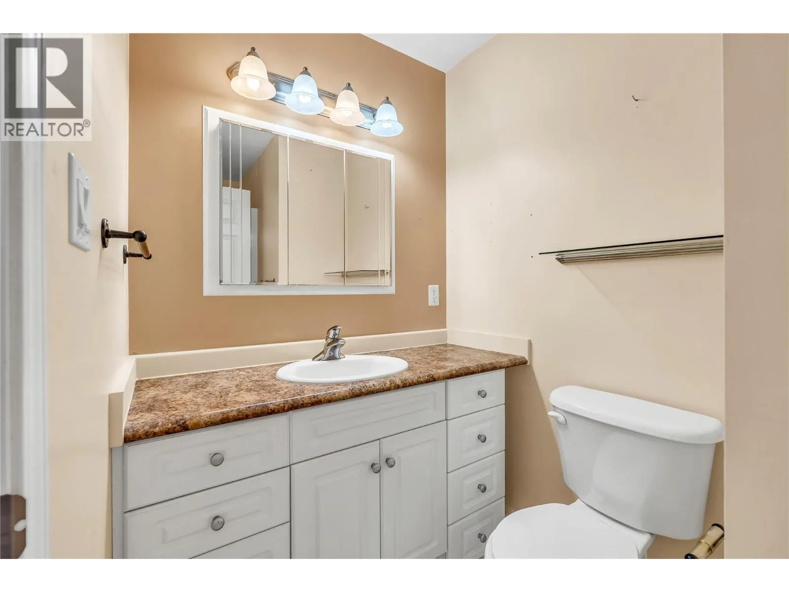 102 REGINA Avenue Unit# 103