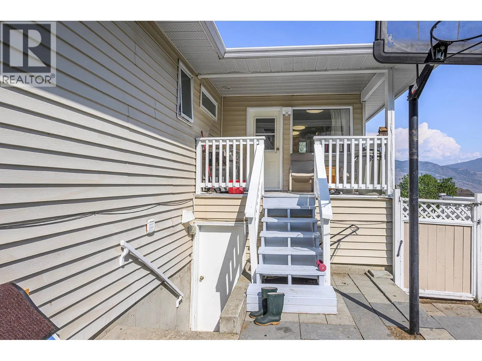 2727 QU'APPELLE Boulevard
