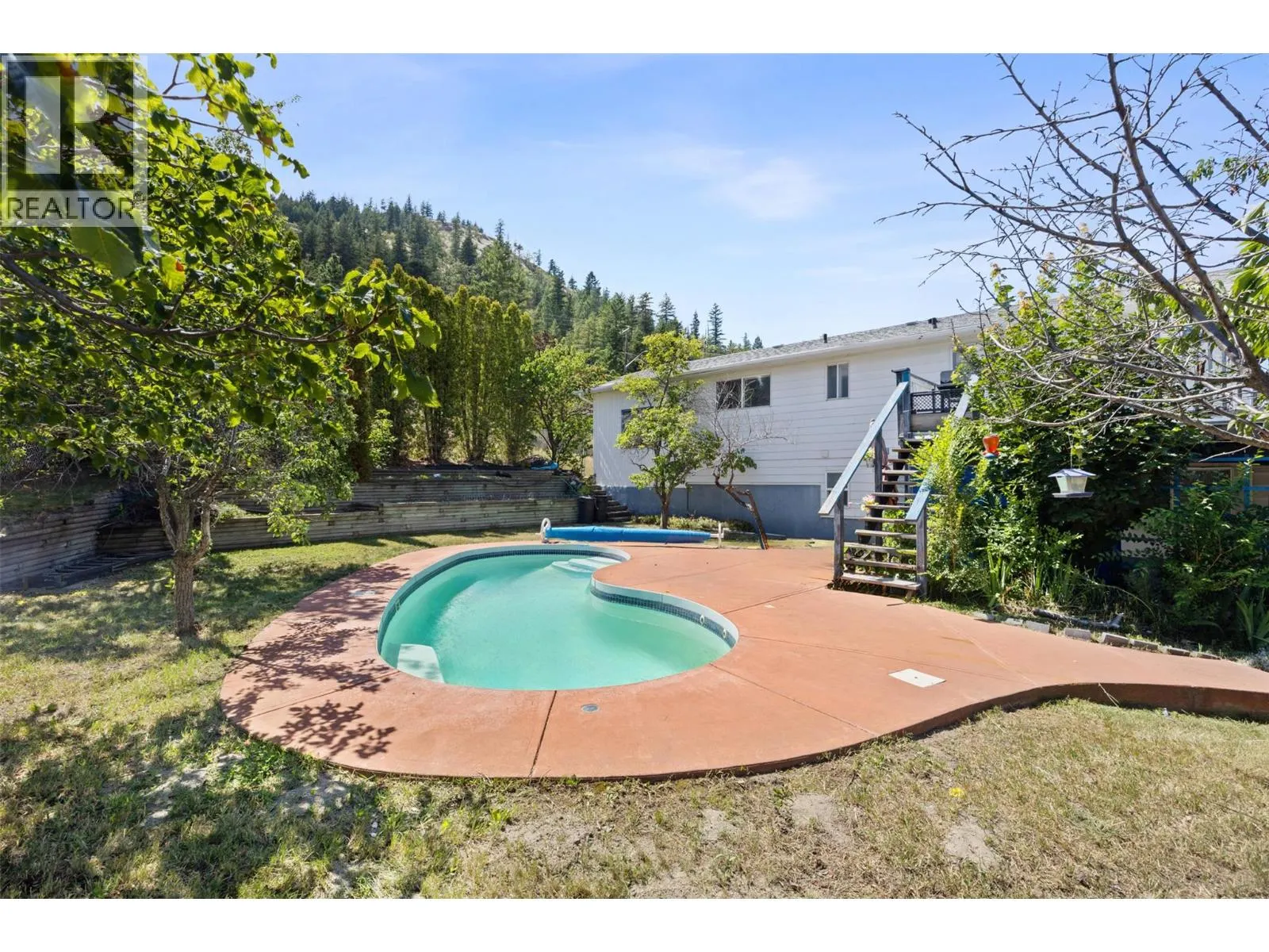 906 Klahanie Drive