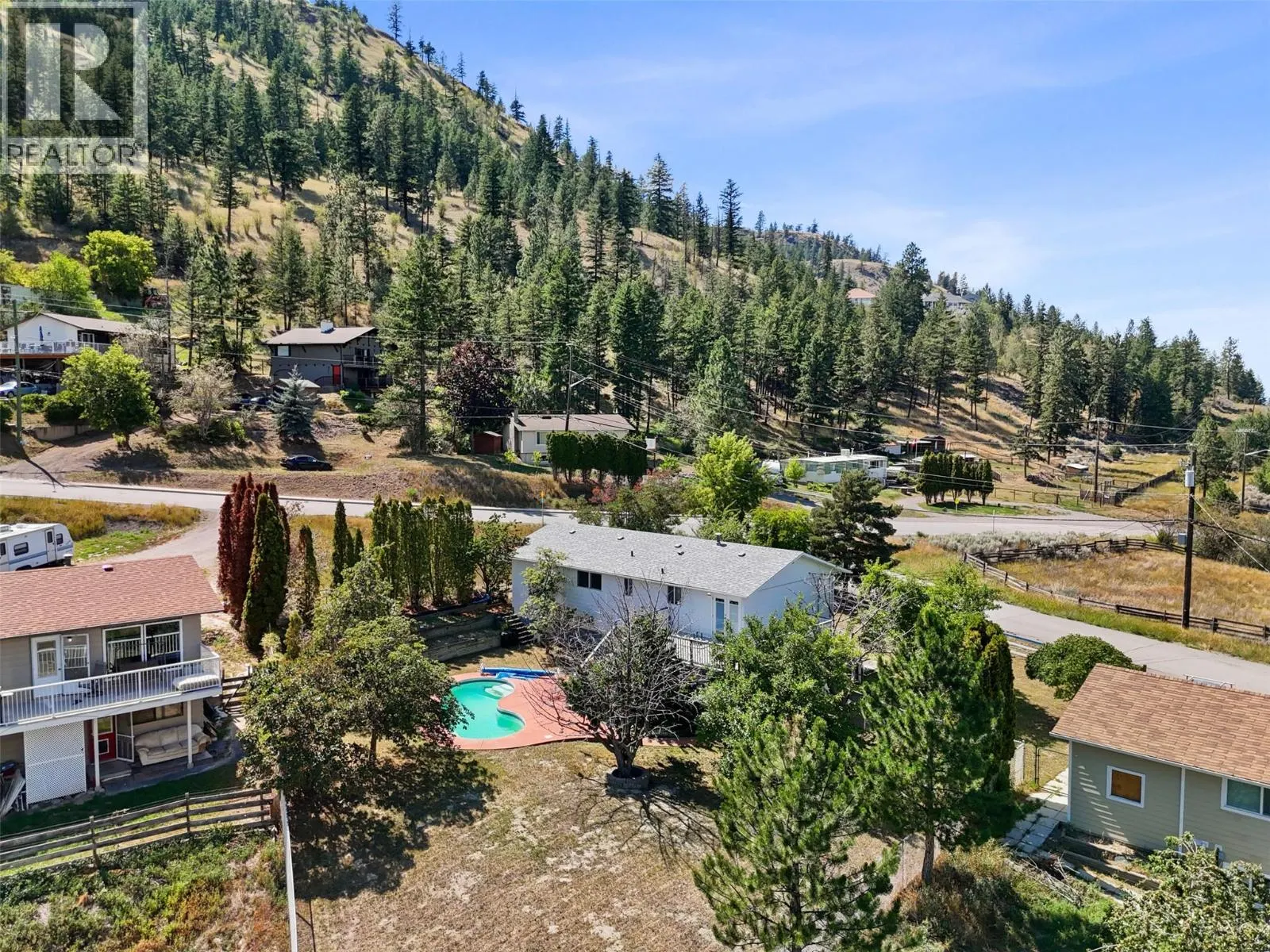 906 Klahanie Drive