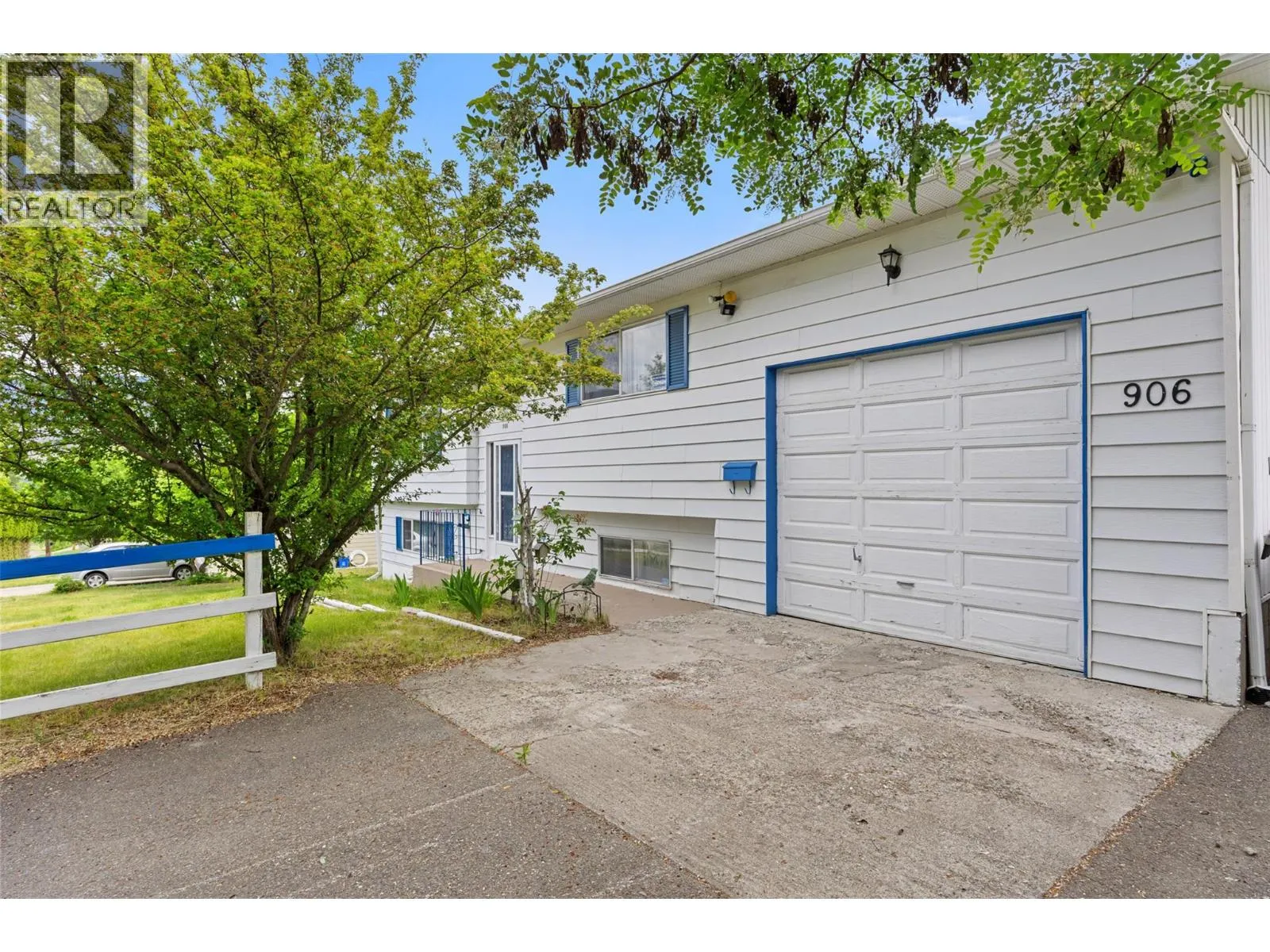 906 Klahanie Drive
