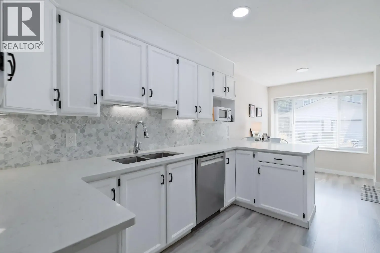 1853 Edgehill Avenue Unit# 12