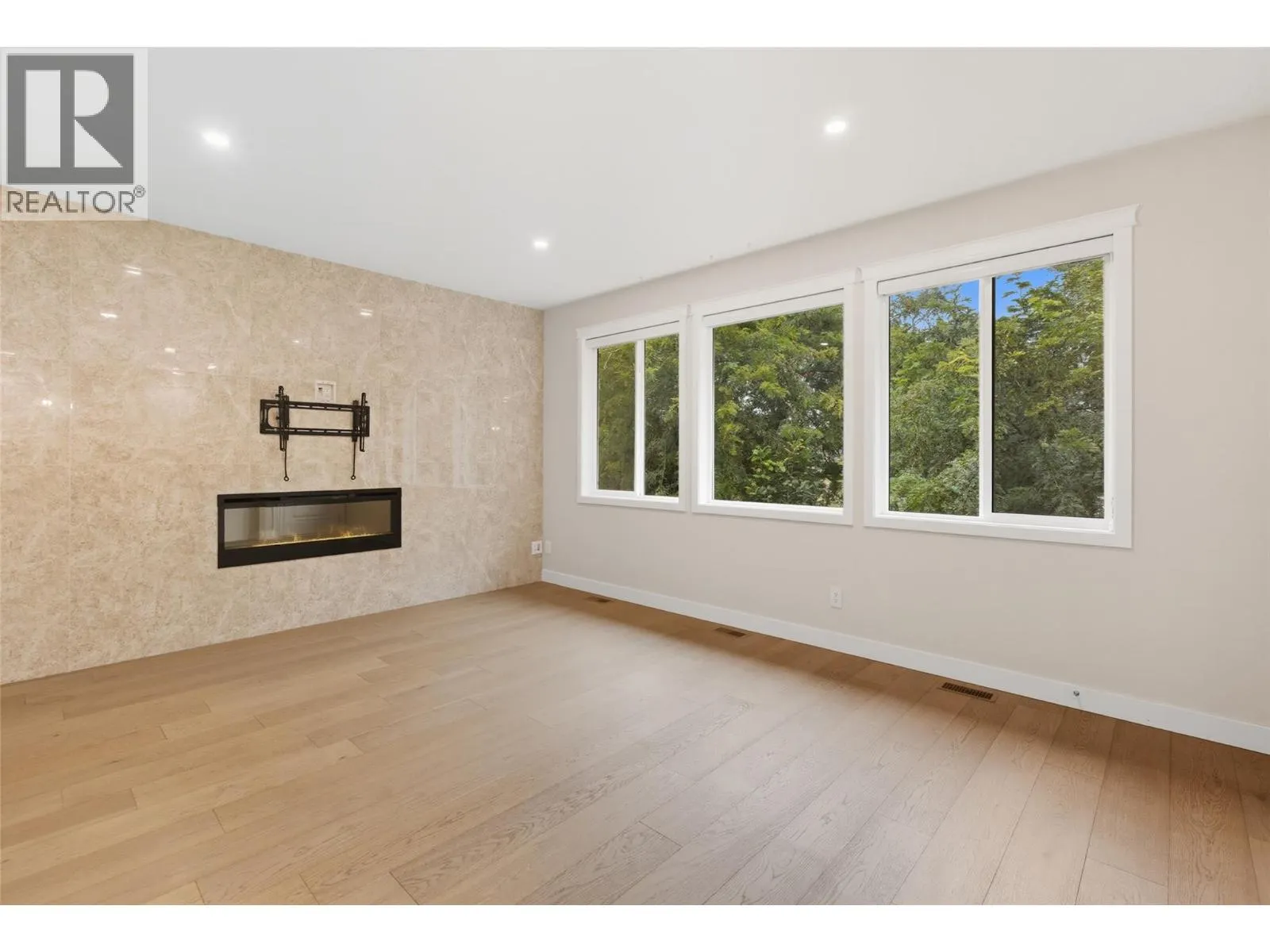 2575 ELSTON Drive Unit# 113