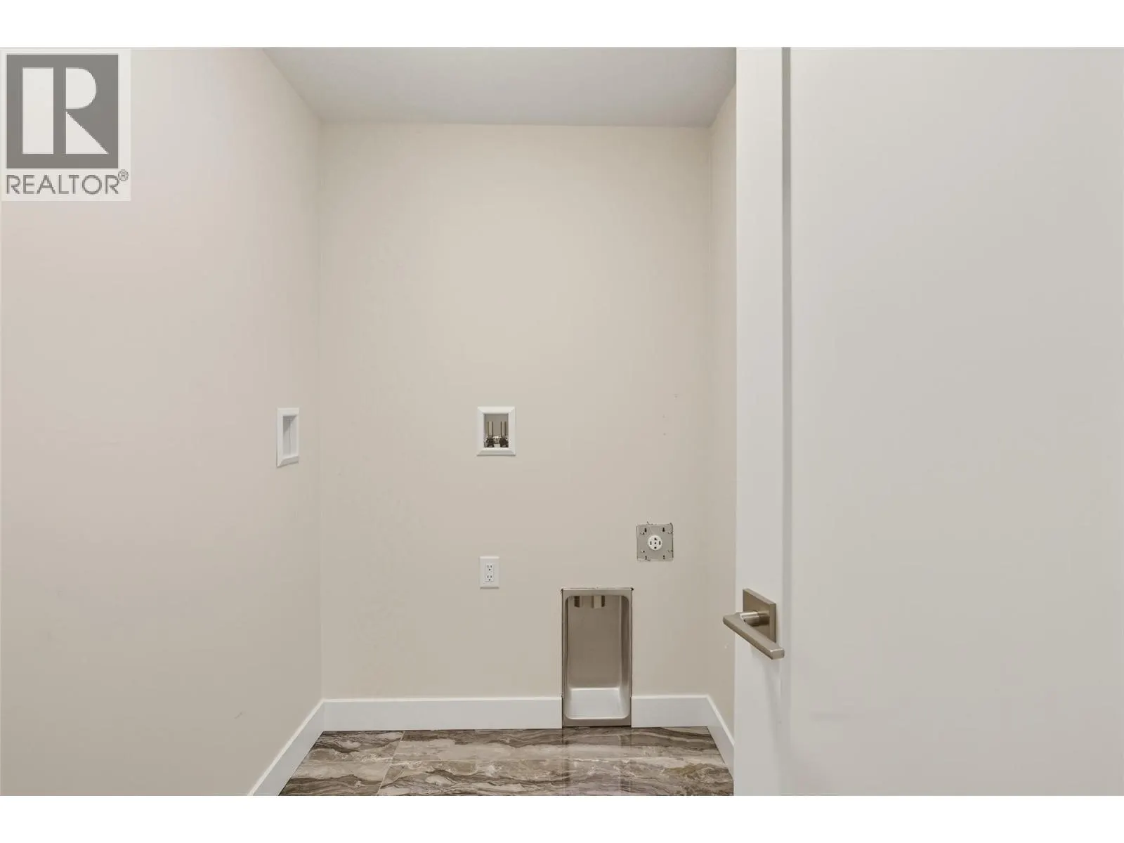 2575 ELSTON Drive Unit# 113