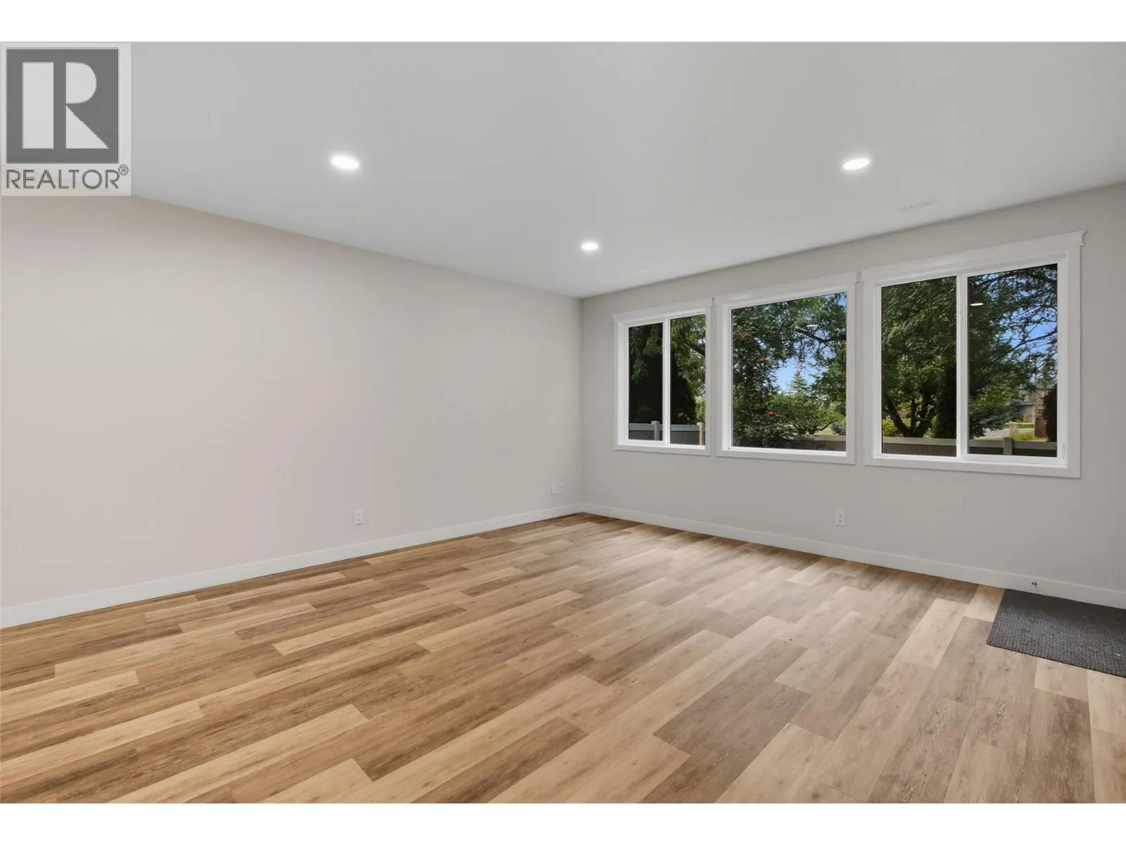 2575 ELSTON Drive Unit# 113