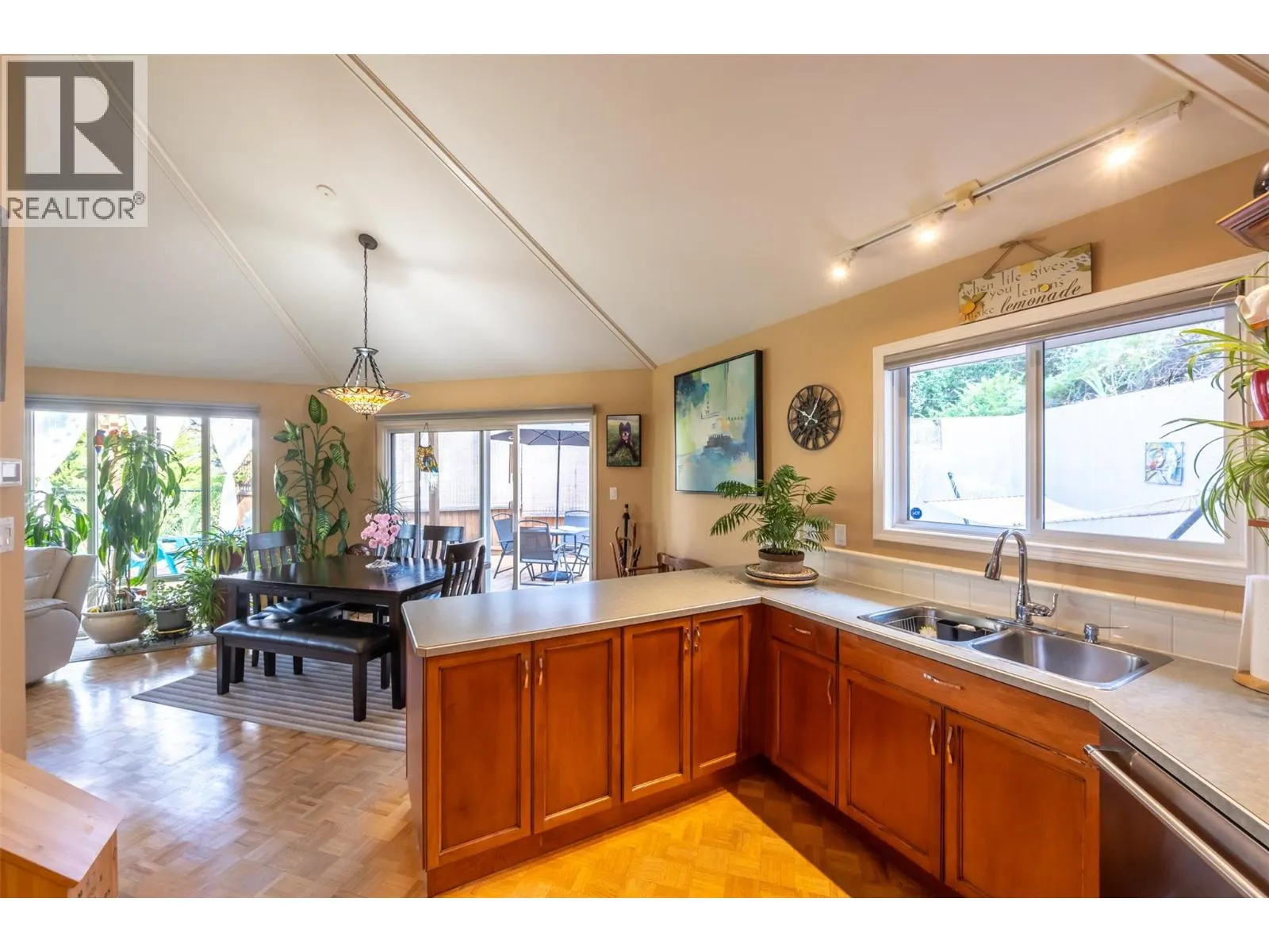 4744 Lakeside Road