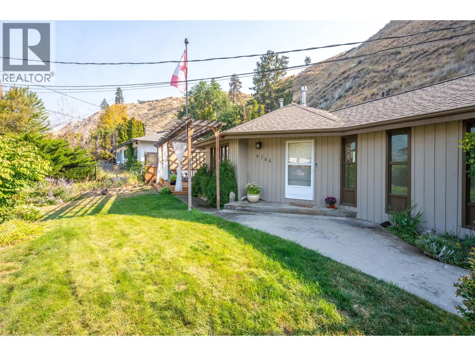 4744 Lakeside Road