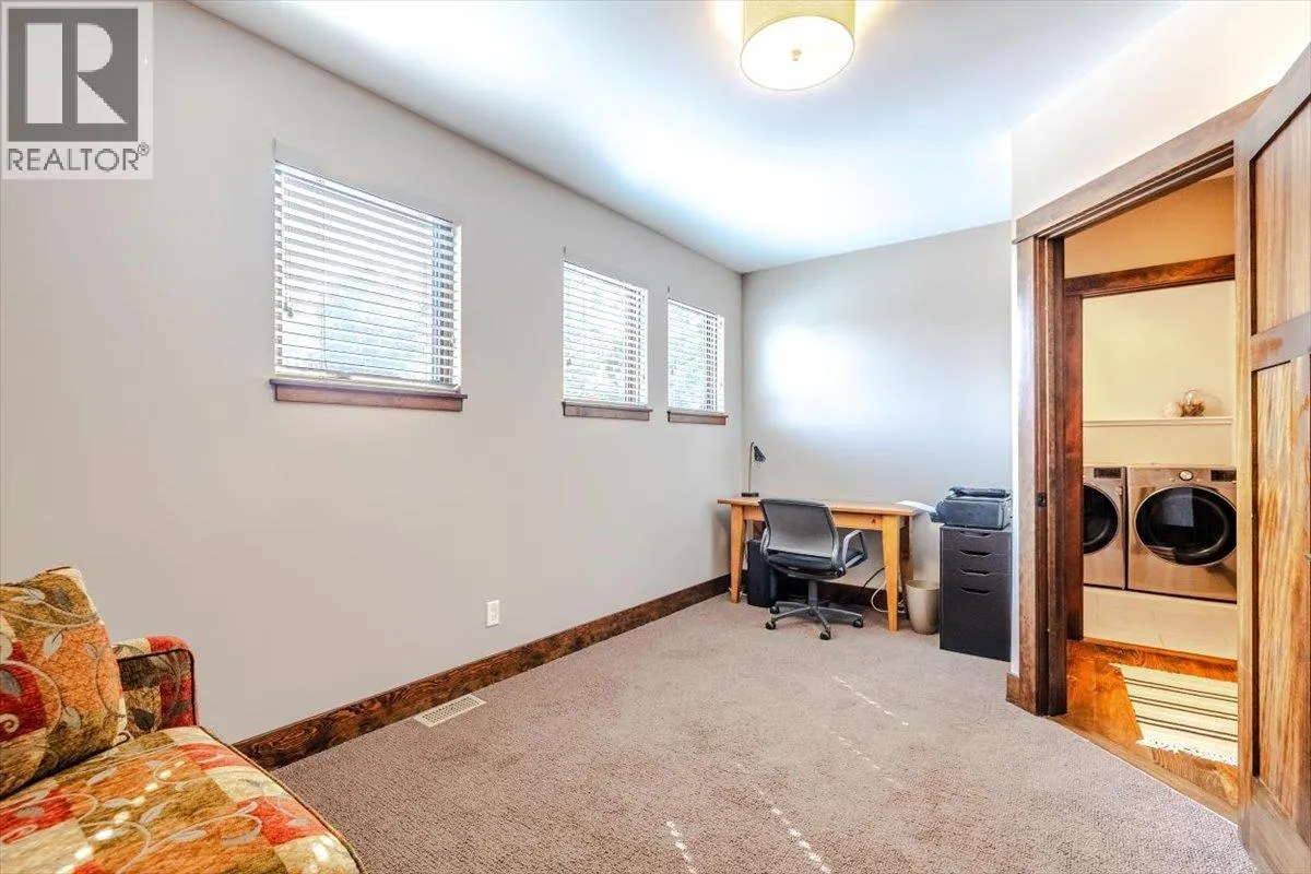 2 Mt Minton Street