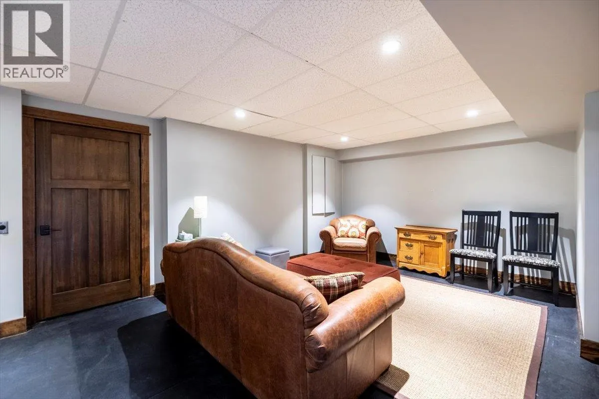 2 Mt Minton Street