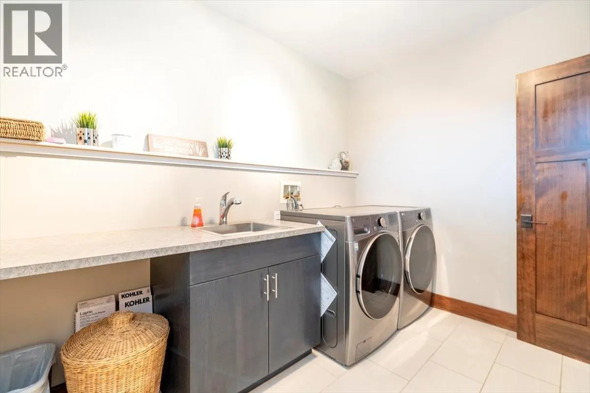 2 Mt Minton Street