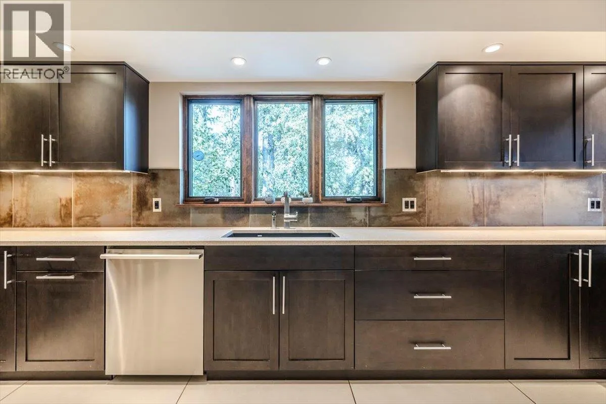 2 Mt Minton Street