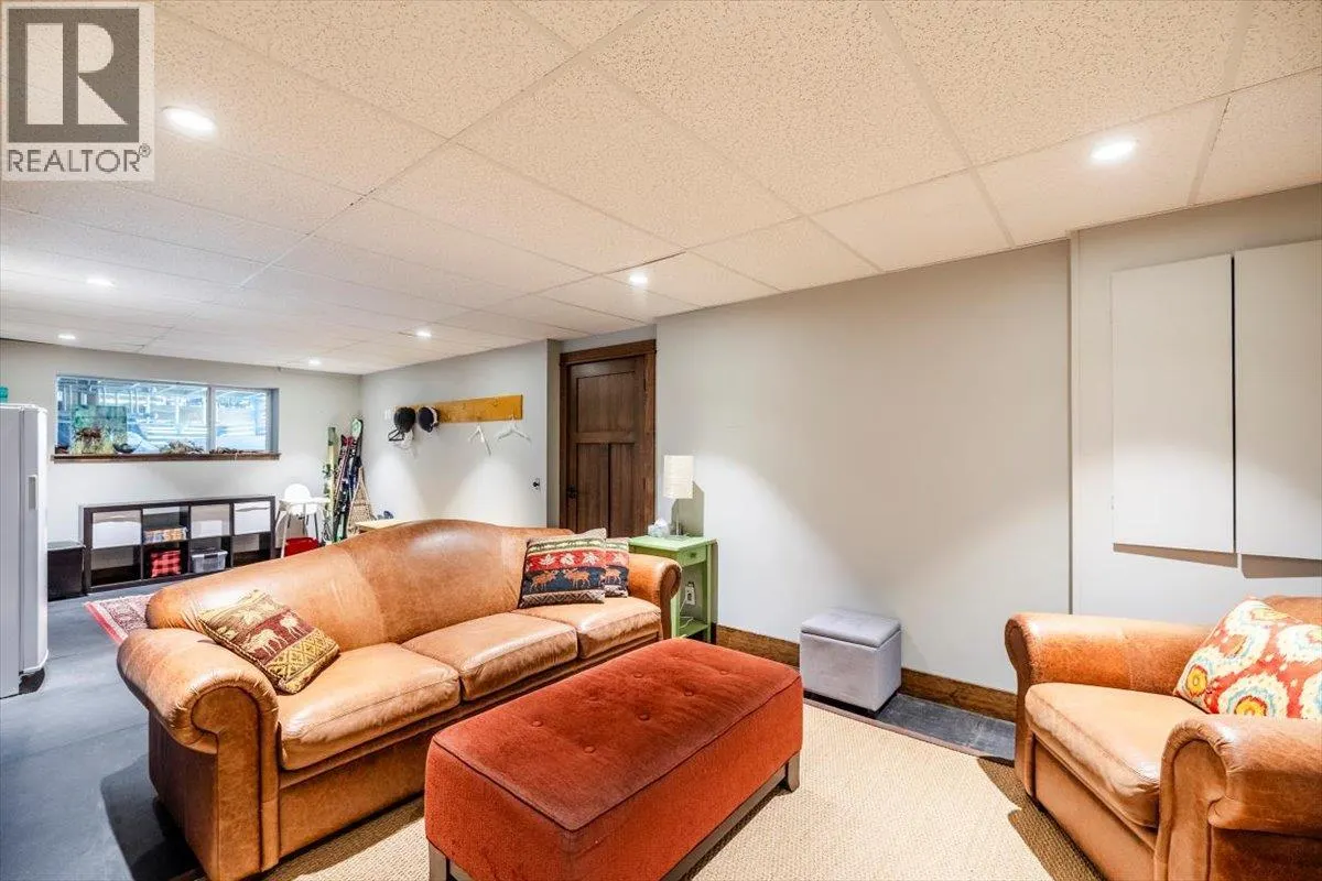 2 Mt Minton Street