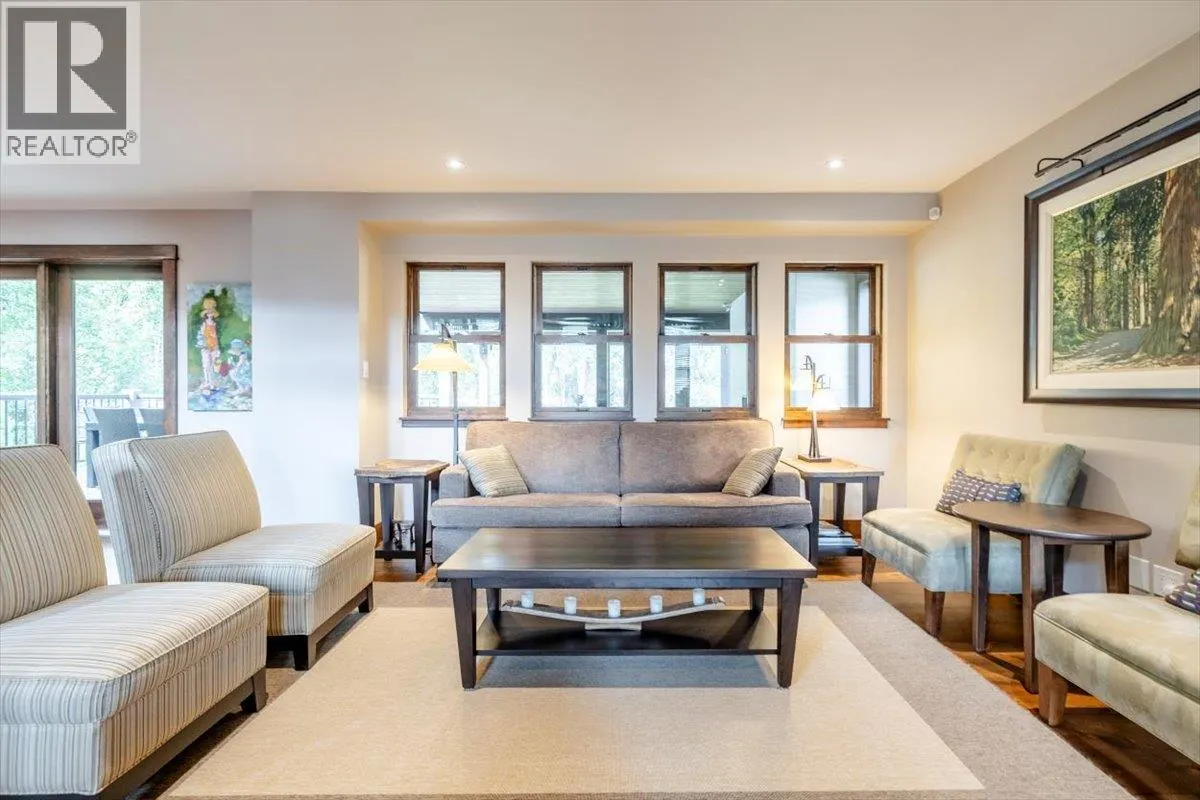 2 Mt Minton Street