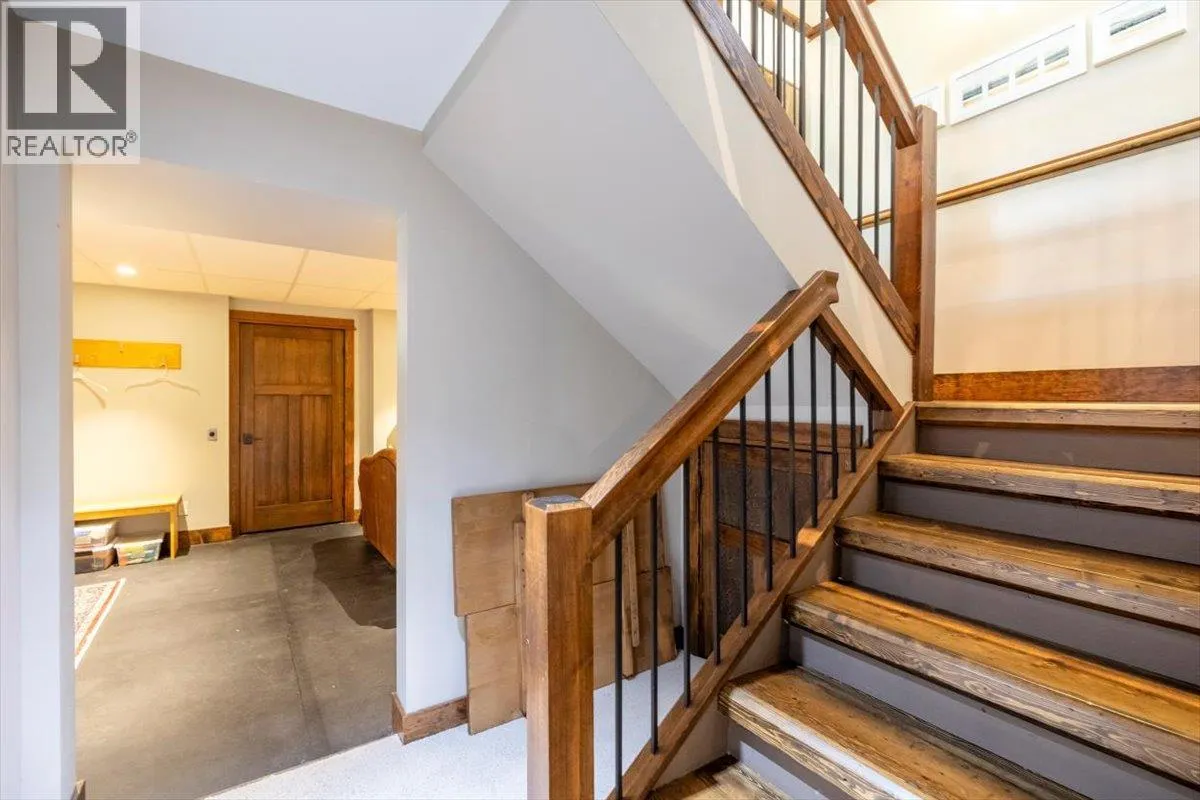 2 Mt Minton Street