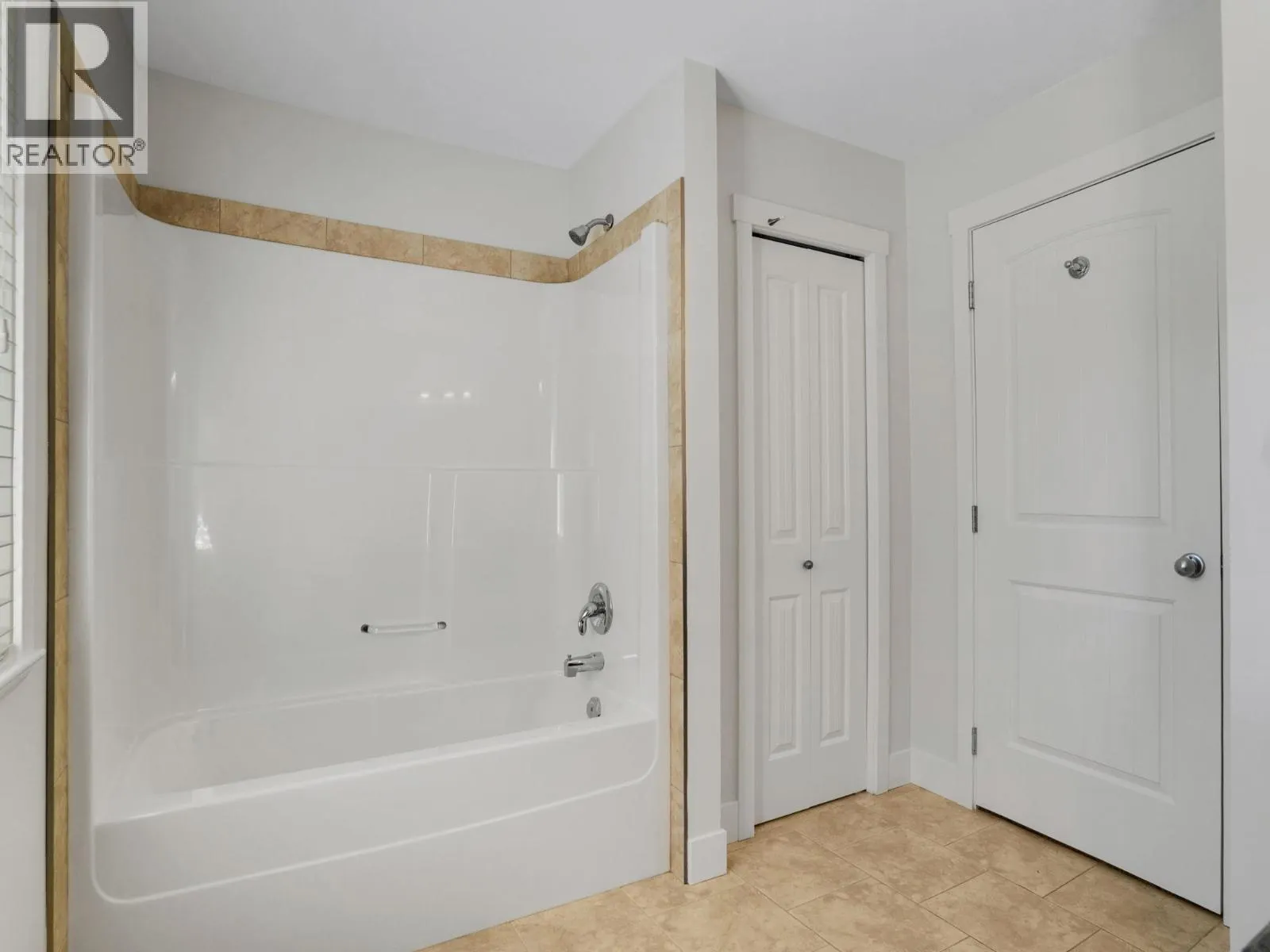 2051 Sunview Drive Unit# 4
