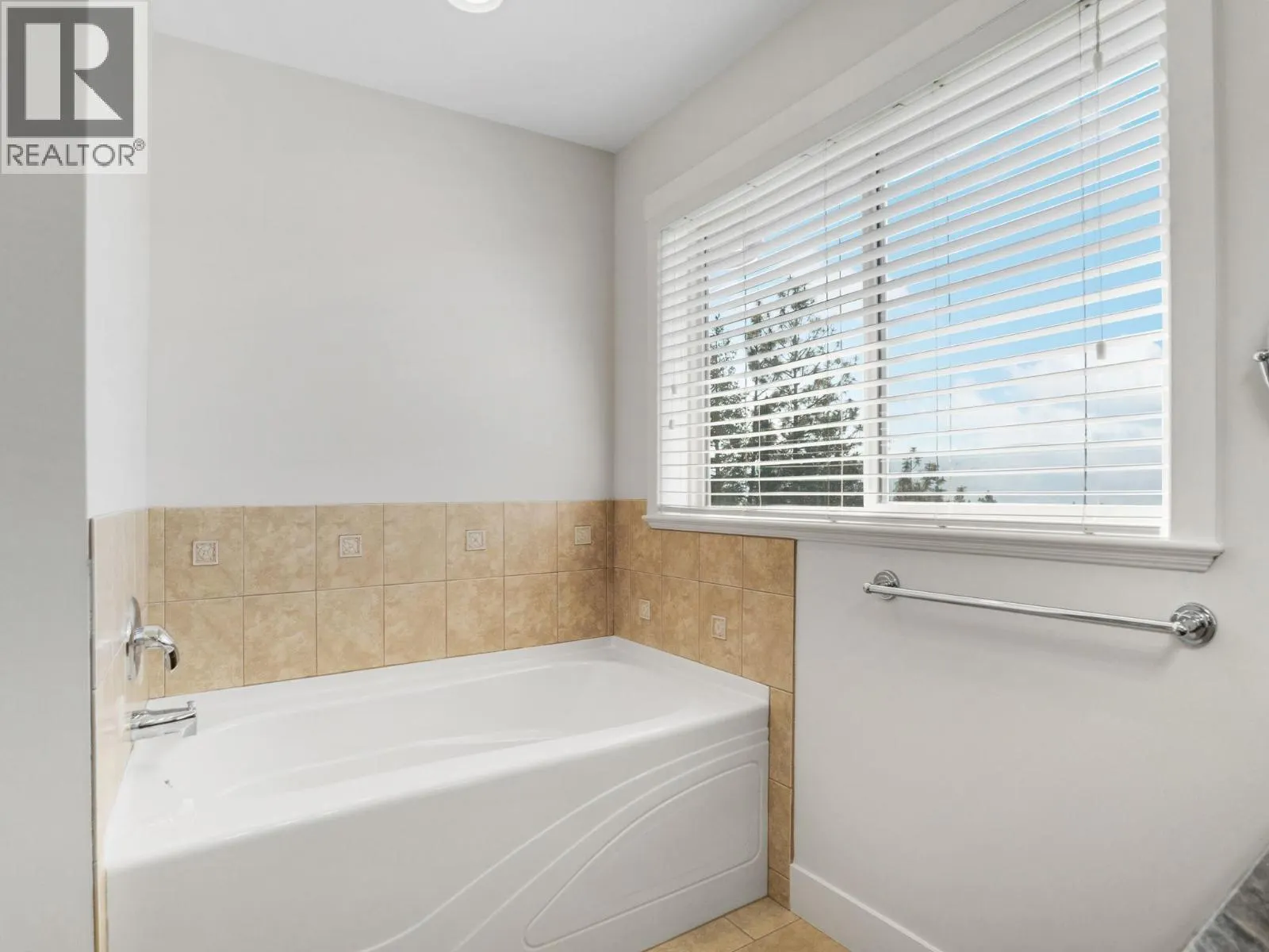 2051 Sunview Drive Unit# 4