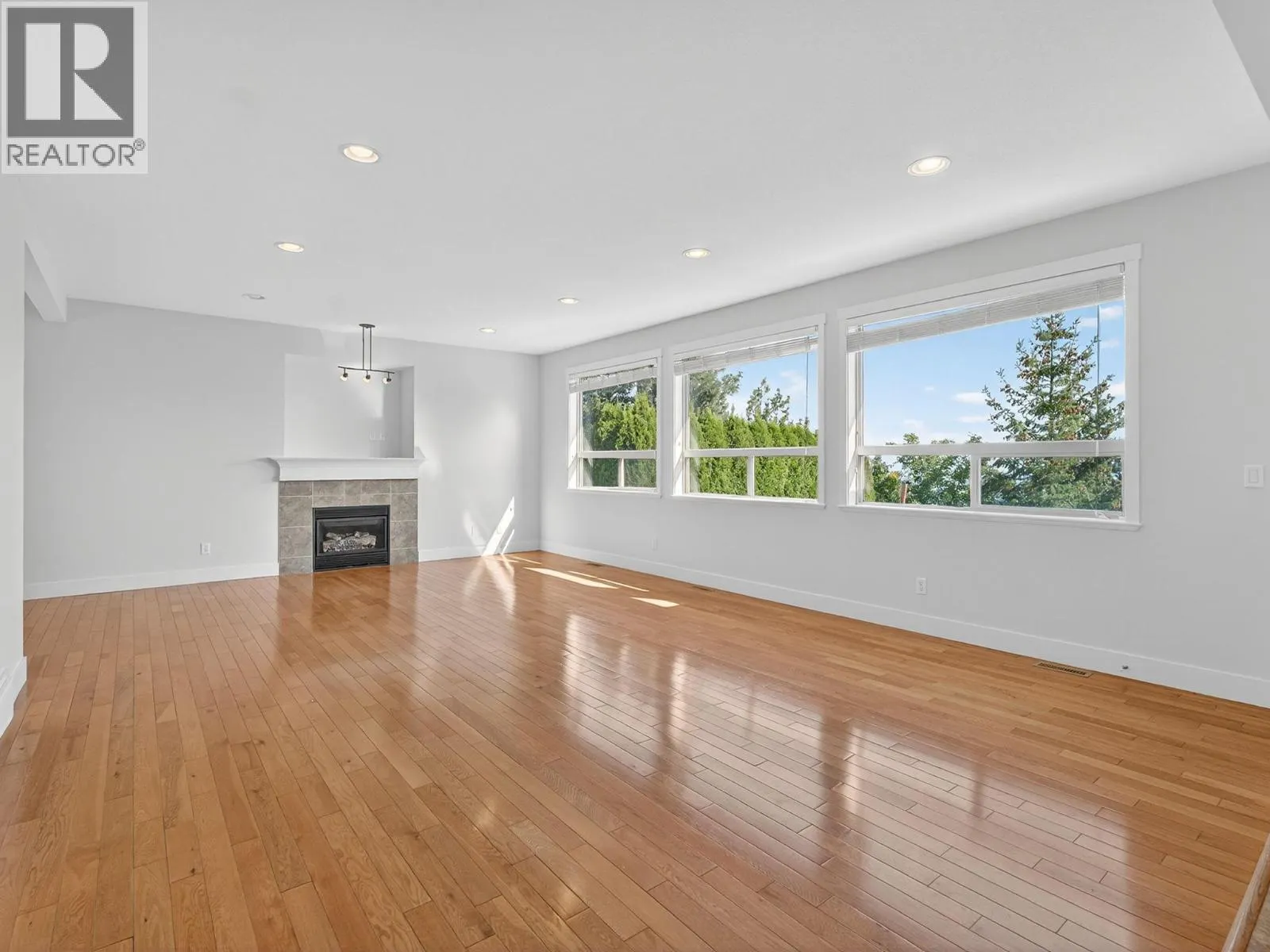 2051 Sunview Drive Unit# 4