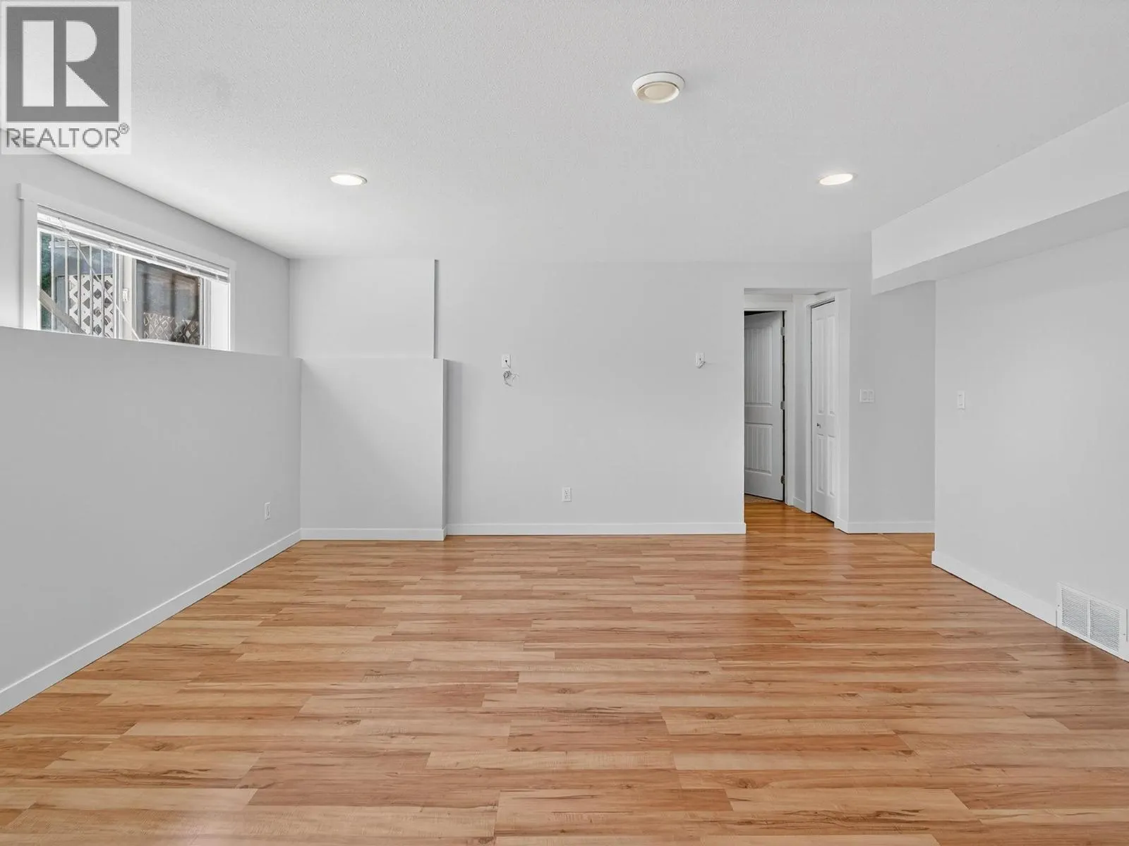 2051 Sunview Drive Unit# 4