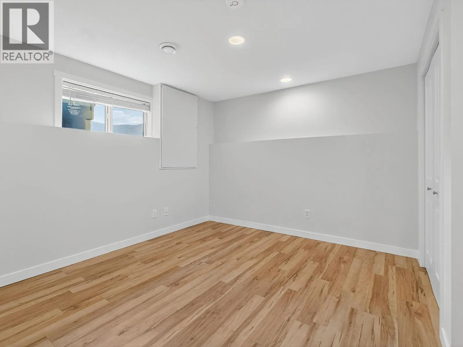 2051 Sunview Drive Unit# 4
