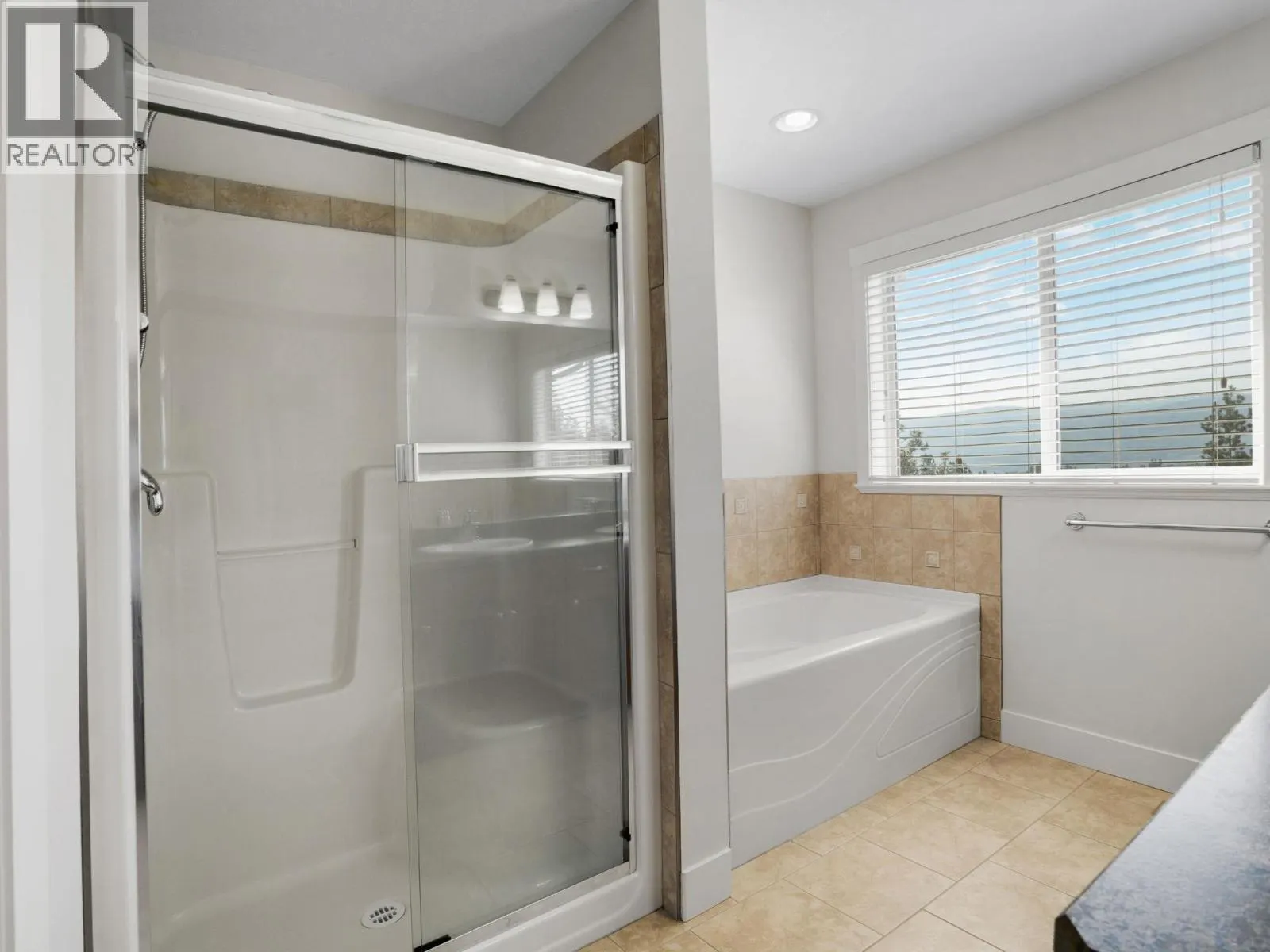 2051 Sunview Drive Unit# 4