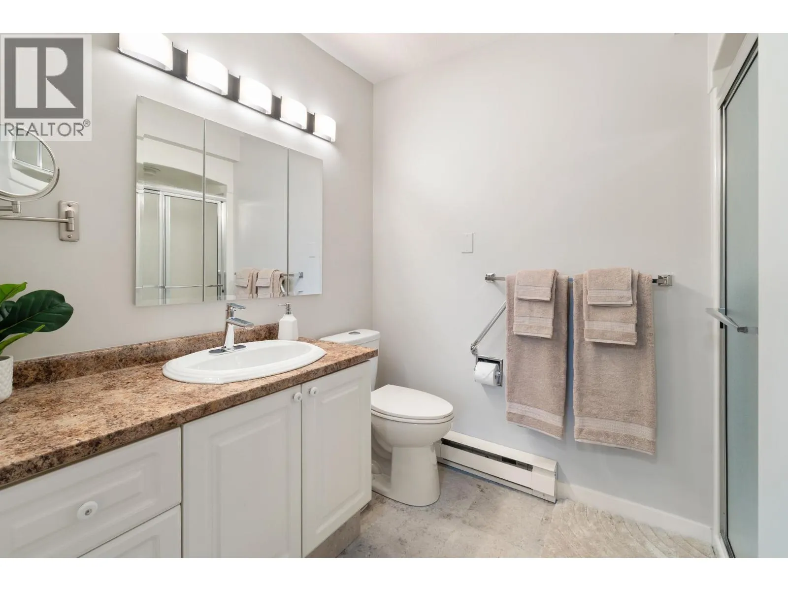 3283 Casorso Road Unit# 202