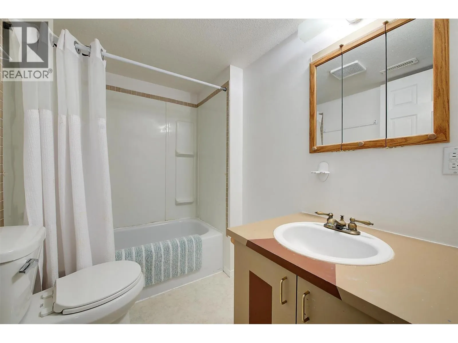 2440 Old Okanagan Highway Unit# 307