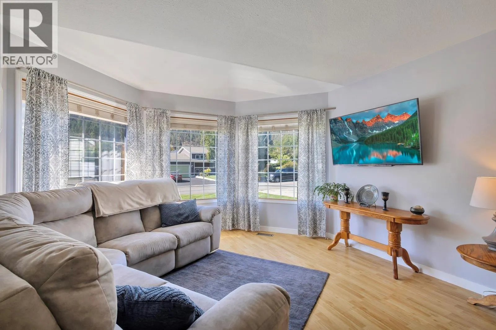 325 McTavish Road