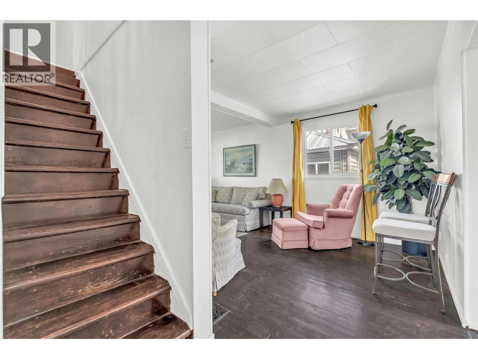216 Angela Ave